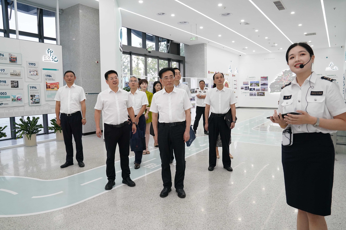 2024.9.11-1何宇?。ㄗ蠖?、薛佳平（左三）（水若石攝）.jpg