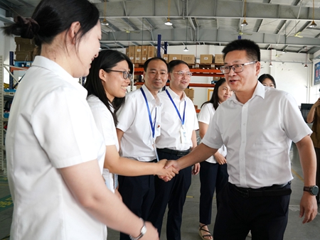 【20240906】集團領導慰問交通學校教師，何宇?。ㄓ乙唬ɡ畎⒚窋z）.jpg